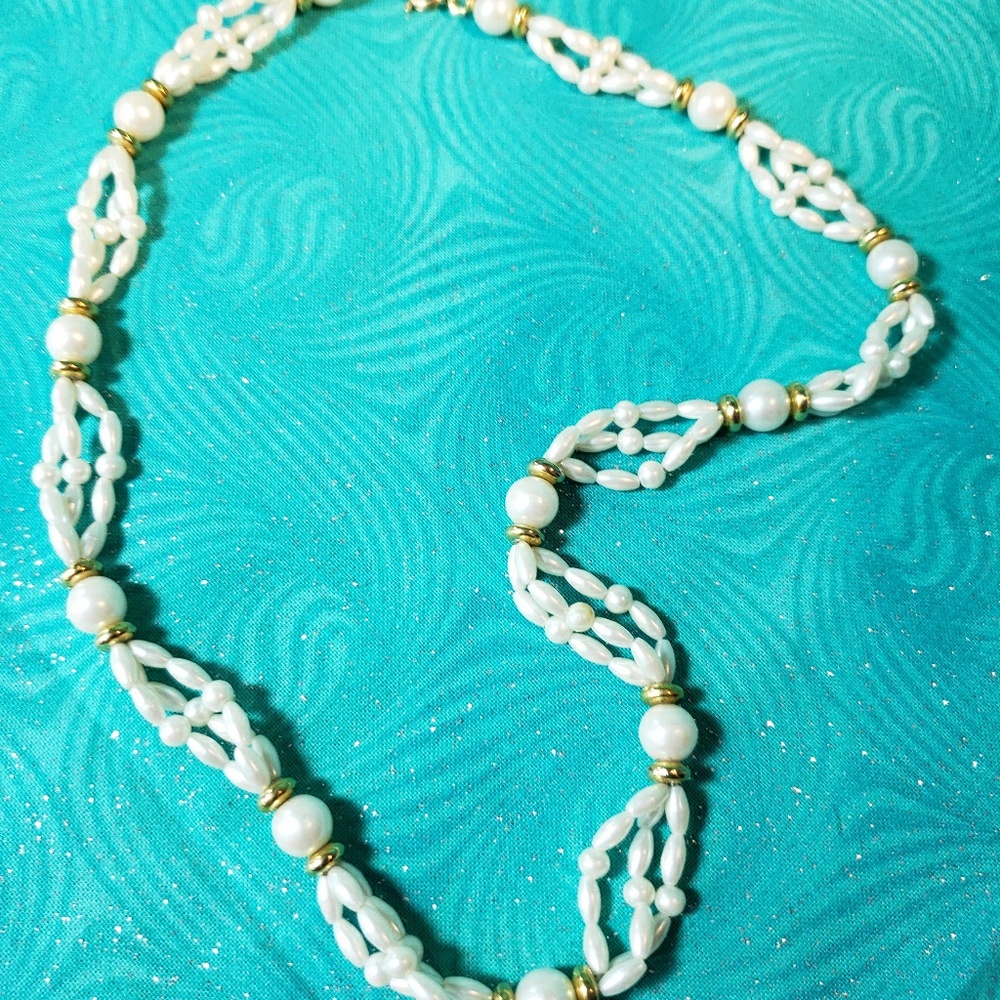 Vintage Faux Pearl & Goldtone necklace by Trifari